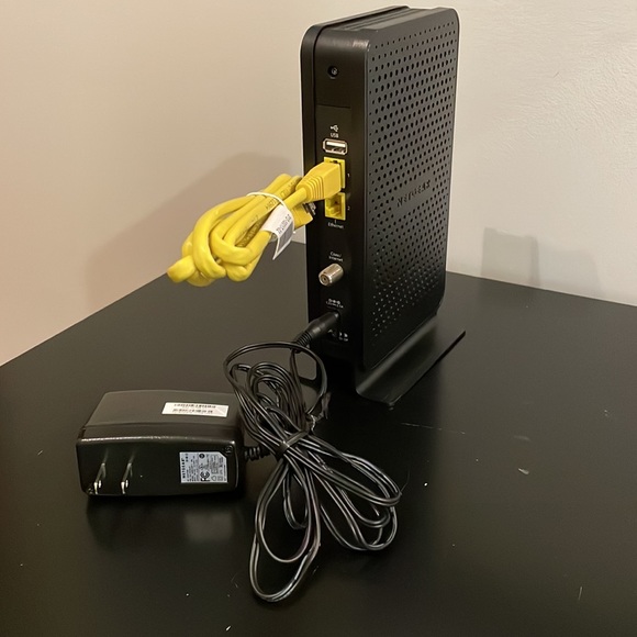 NetGear N600 WiFi Cable Modem Router Model C3700, Black - Picture 8 of 9